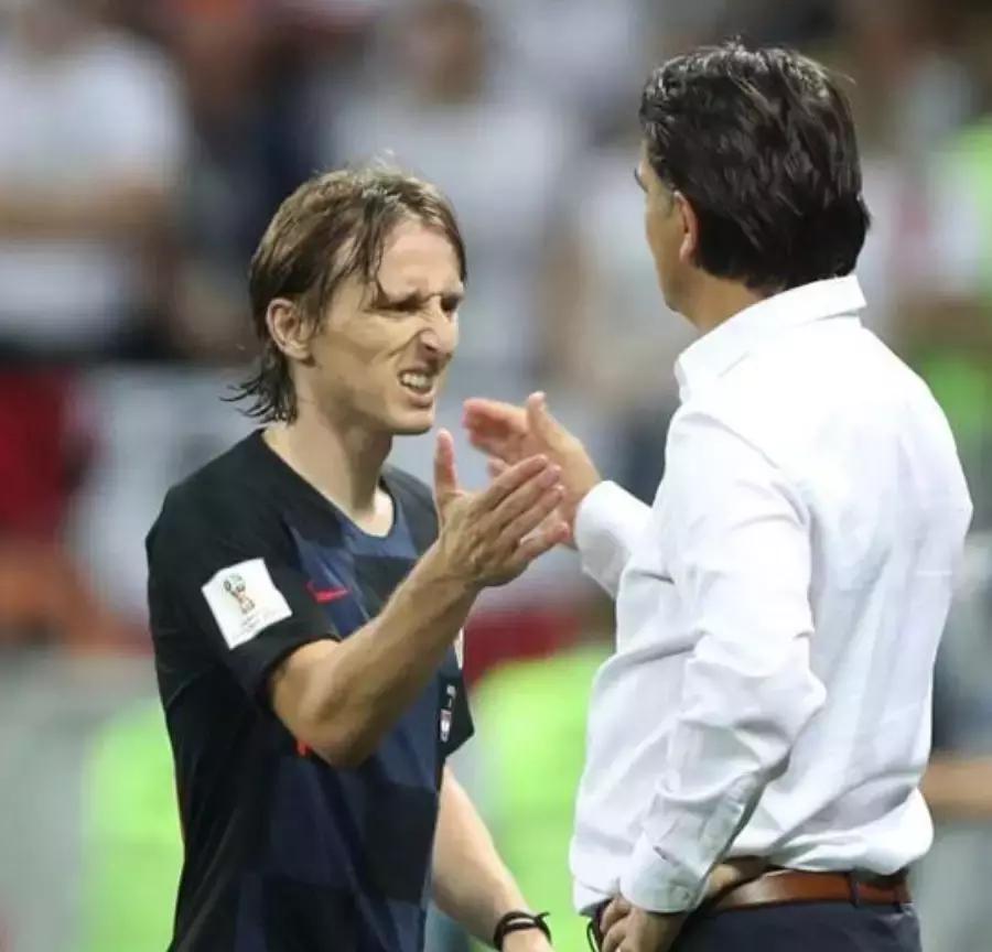 炸碎，灭门、逃难、流血，你无法想象金球奖“魔笛”经历过什么