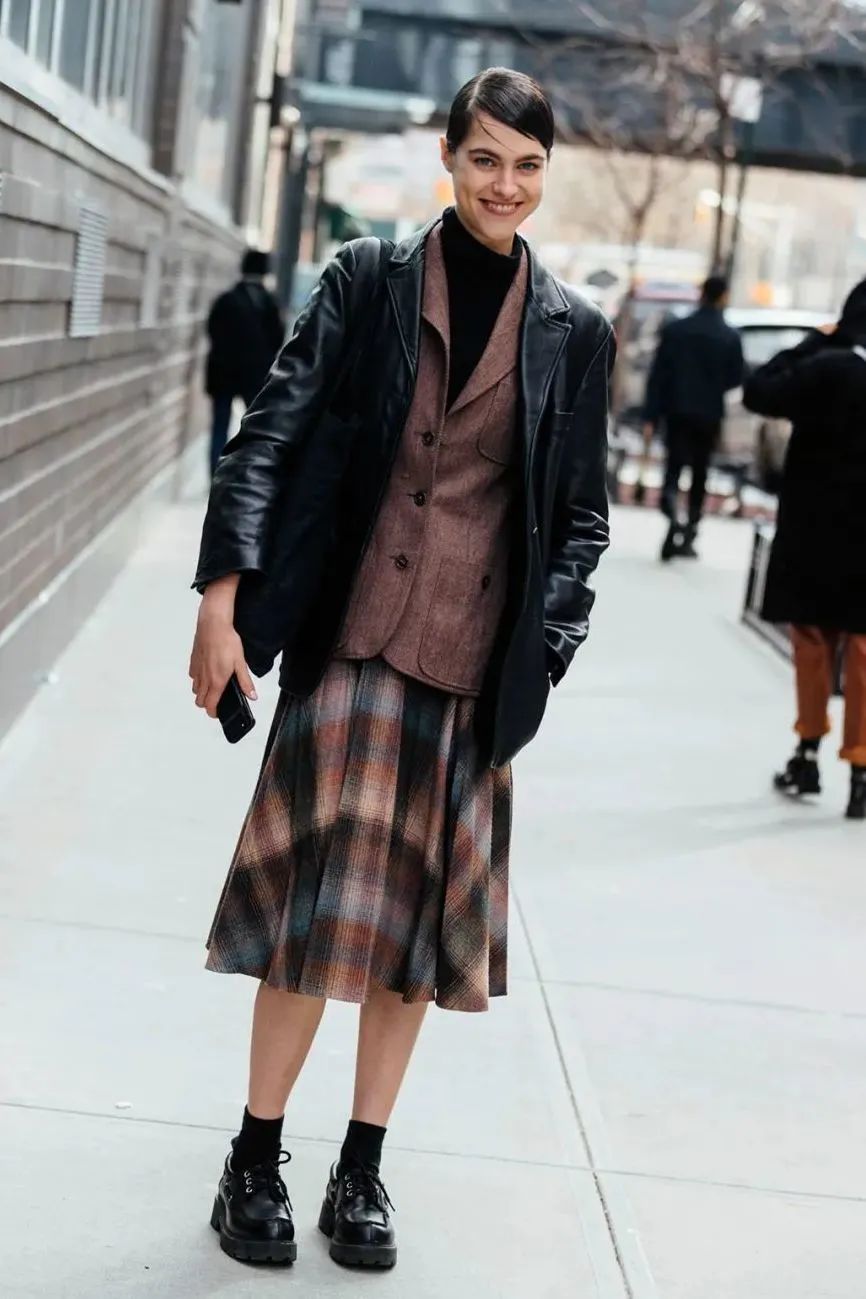 别再露脚踝了,今冬不流行露脚踝了露袜才更时髦