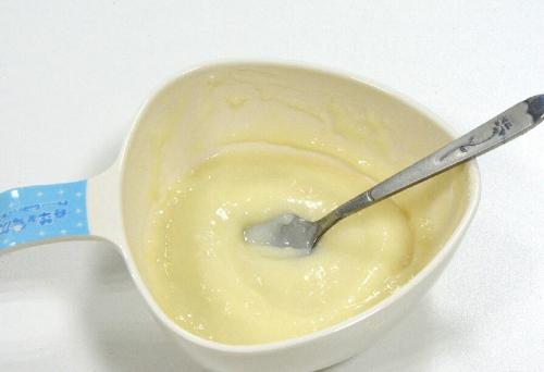 宝宝满月奶不够吃怎么办,宝宝满月了母乳怎么喂养