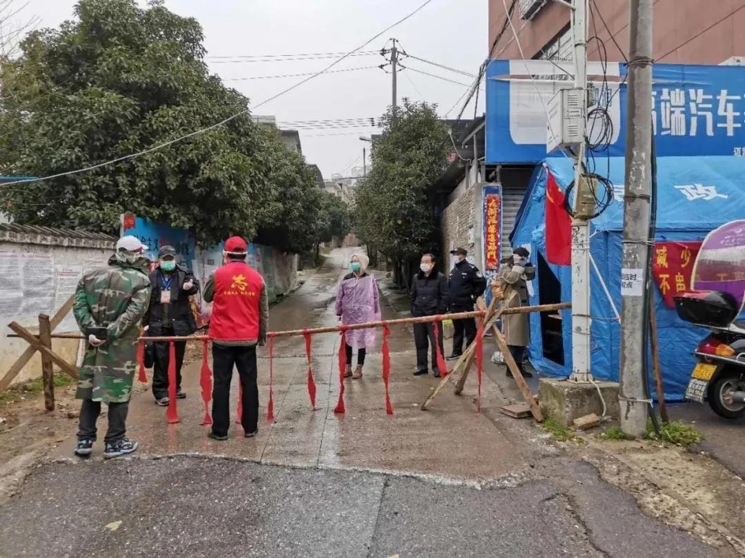 “我就是要出去！”看法官妙招说服各路“购物大妈”和“取货大叔”