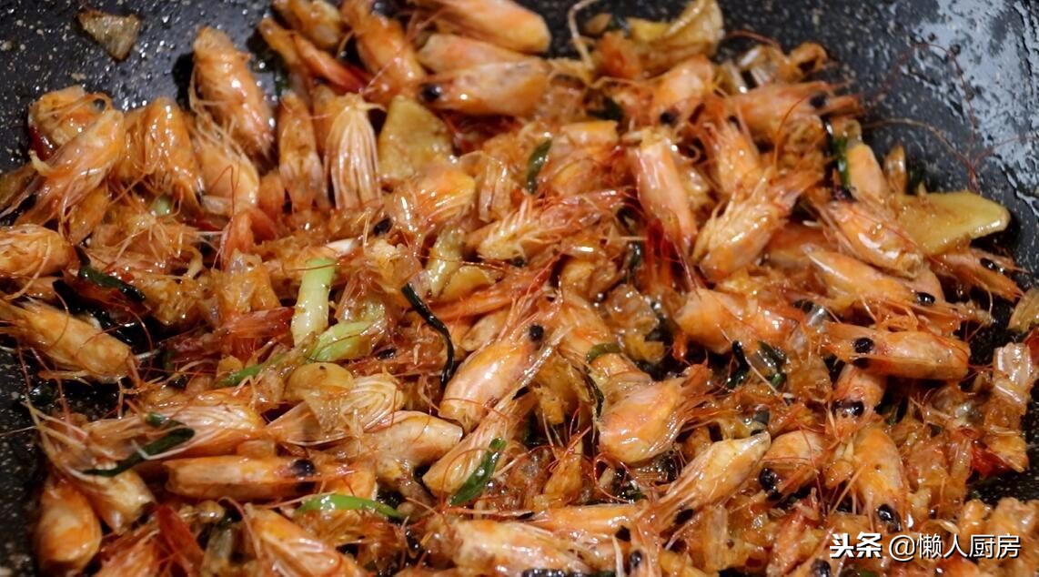 剥完虾仁,壳儿不要扔,这样简单一做,比浓汤宝还鲜,简单又好学