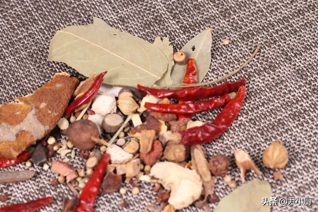 川卤辣卤制作流程,路先生川卤现捞秘制卤料配方