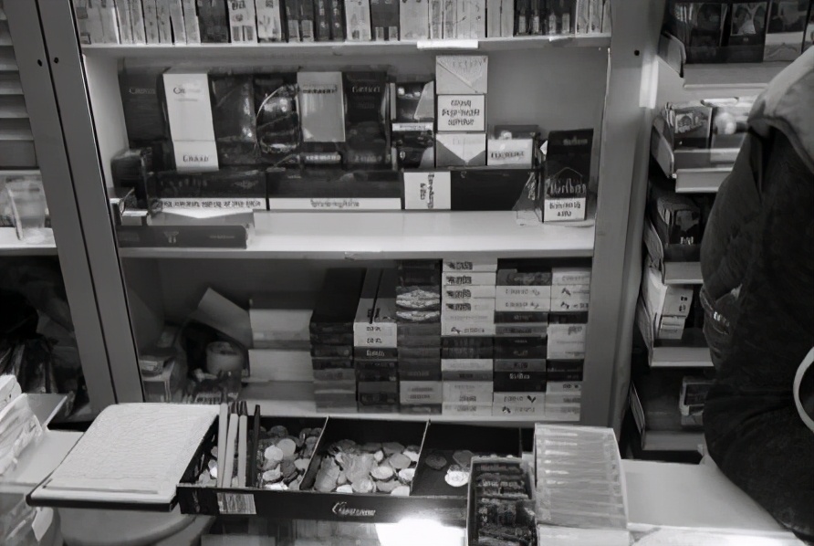 *私走**、利益、死亡，俄罗斯“*草烟***手党黑**”正在毒害年轻人