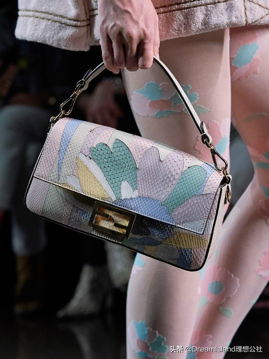 fendi新款包touch,fendi蕾丝花朵包