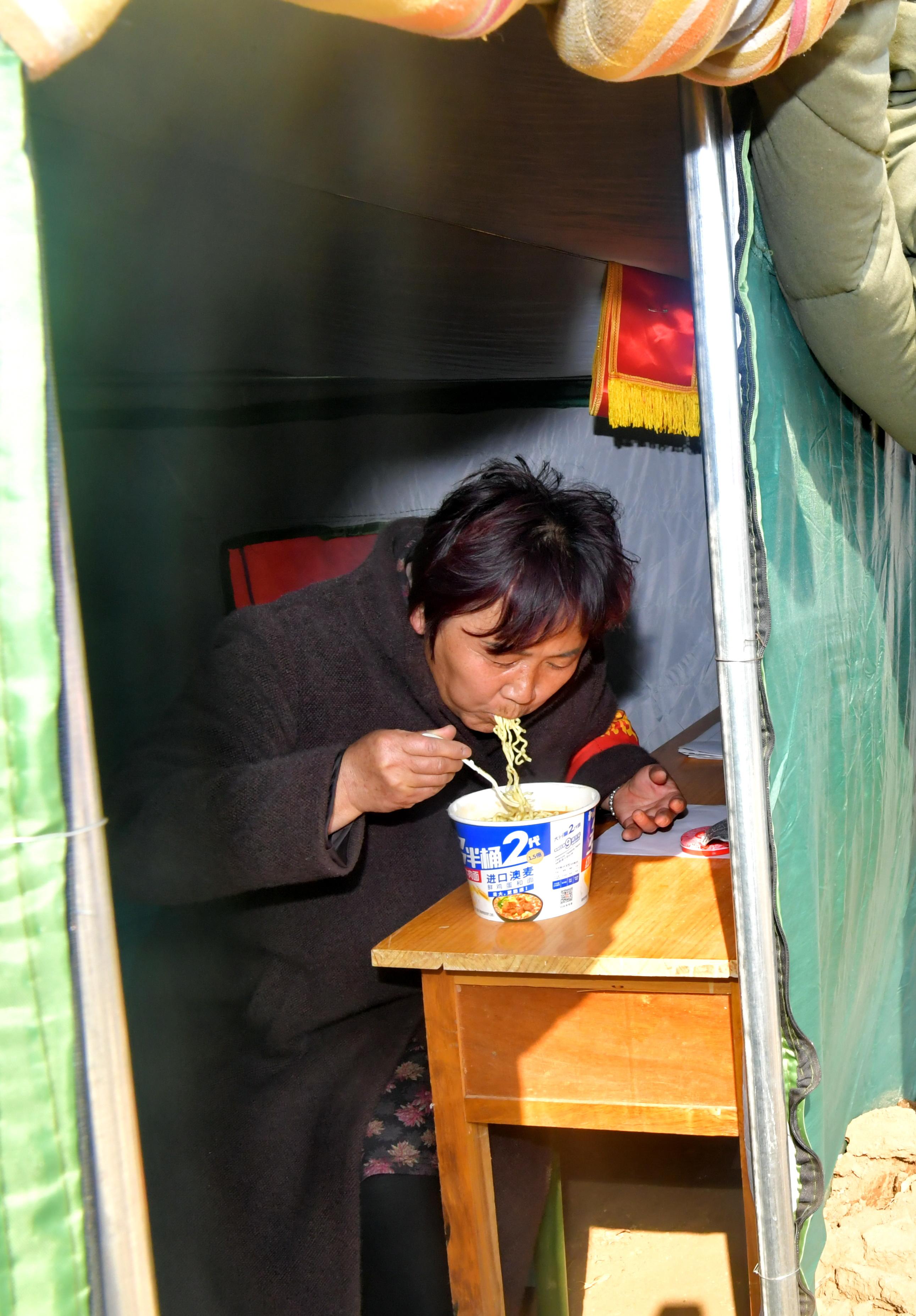 一线抗疫群英谱央视播放,一线医生抗疫群英谱