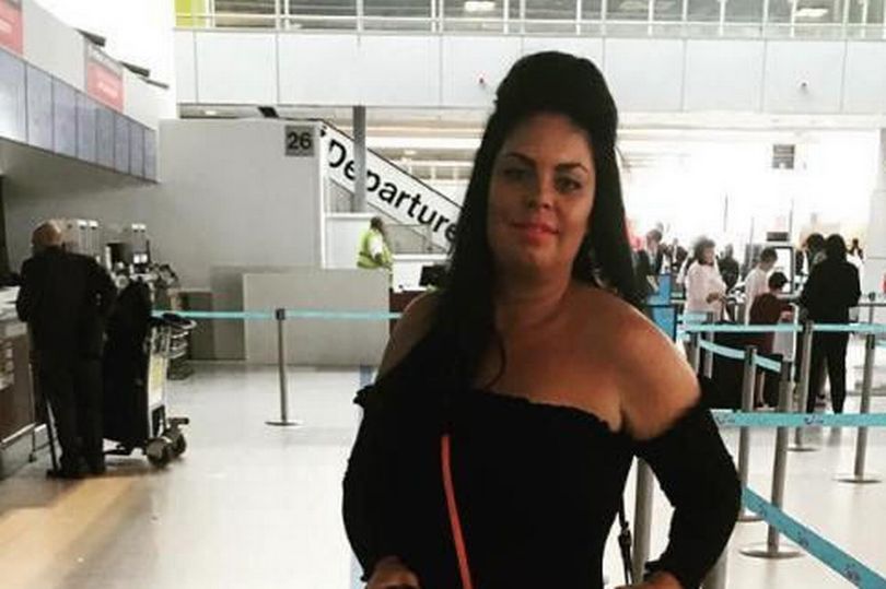 英国女子封城期间蛀牙疼,只好自行用菜刀解决,其实牙根都没拔出