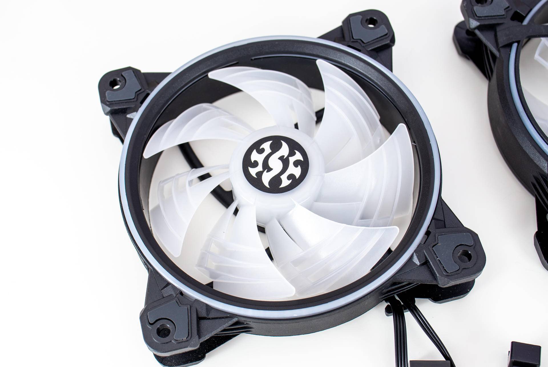 威刚一体式水冷测评,可以畅快玩游戏的笔记本电脑