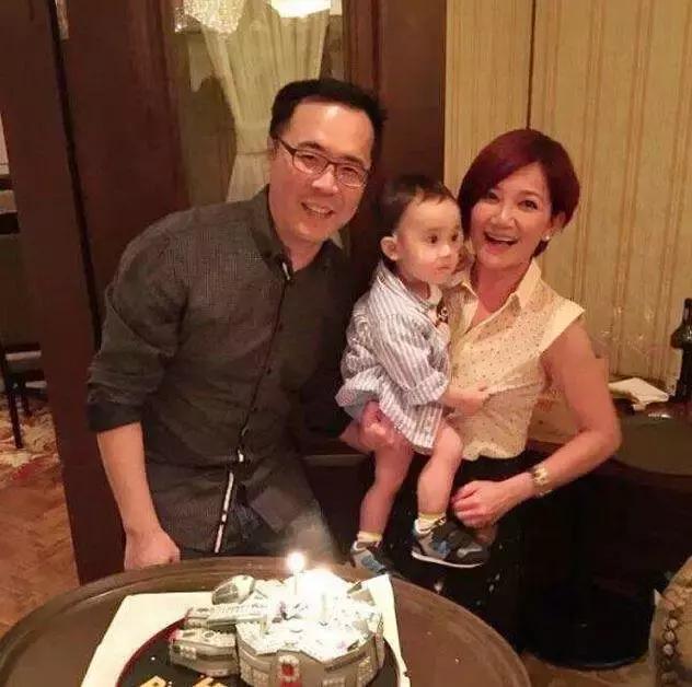 梁静茹离婚后再唱情歌视频,梁静茹离婚后首次露面完整版