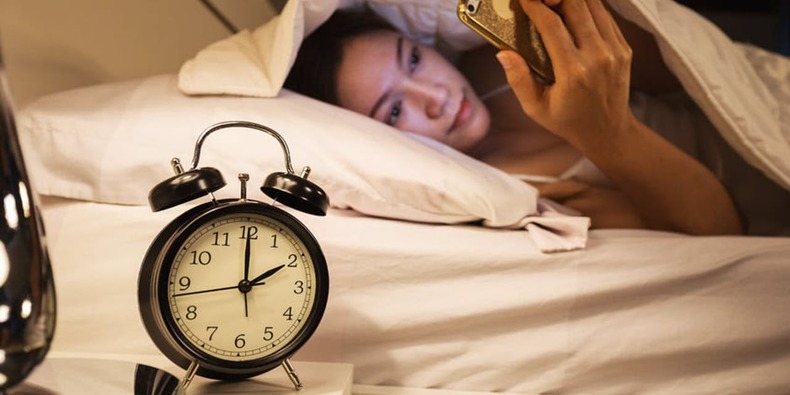 经常熬夜该拿什么拯救你的肌肤,熬夜也能唤醒明亮肌肤