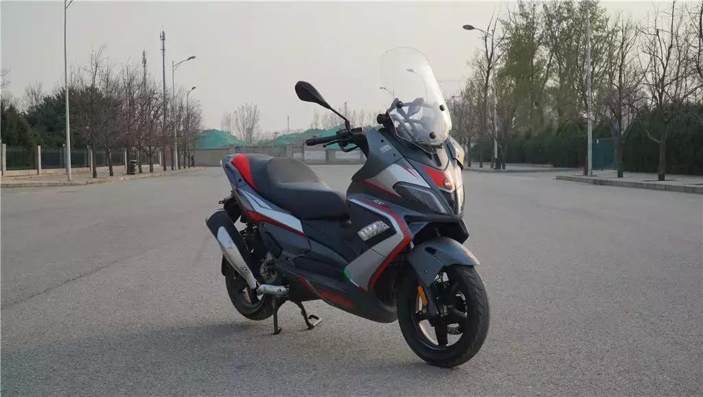 鍜宻rmax300鍚岀骇鐨勮溅,srmax300楠戣鎰熷彈