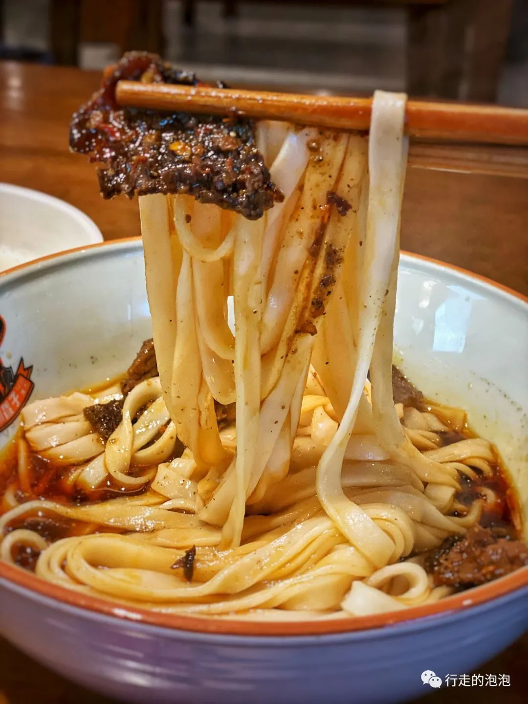 「岳阳攻略」被誉为“湖南夜宵扛把子”的烧烤城，还是小龙虾基地