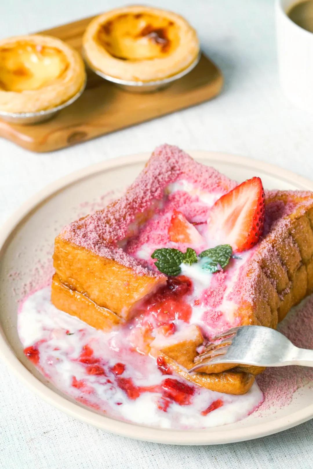 草莓漏奶华，一个没有感情的草莓吃货