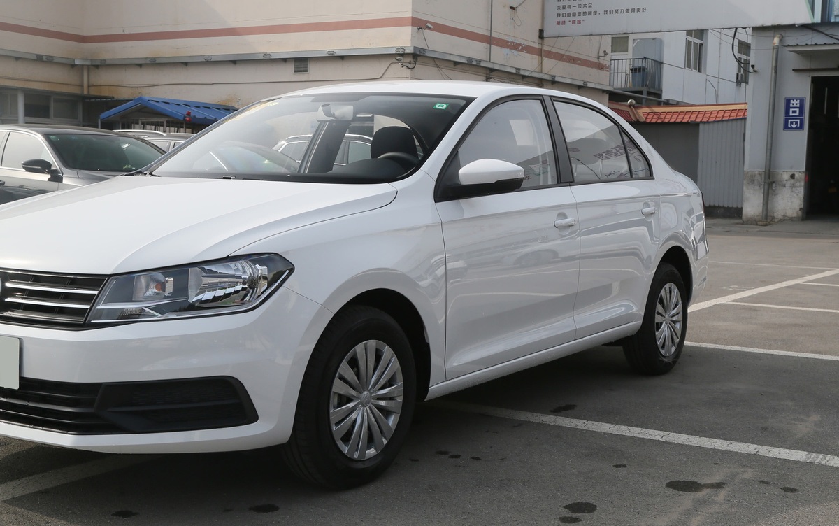 新款桑塔纳两三万公里得多少钱,皮实省油耐造的家轿桑塔纳