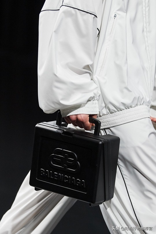 巴黎世家休闲包,巴黎世家运动包