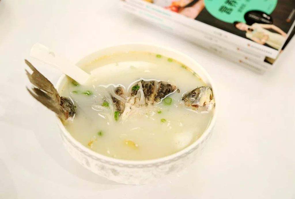 坐月子产妇喝什么水,喝什么汤奶水比较多又不长胖