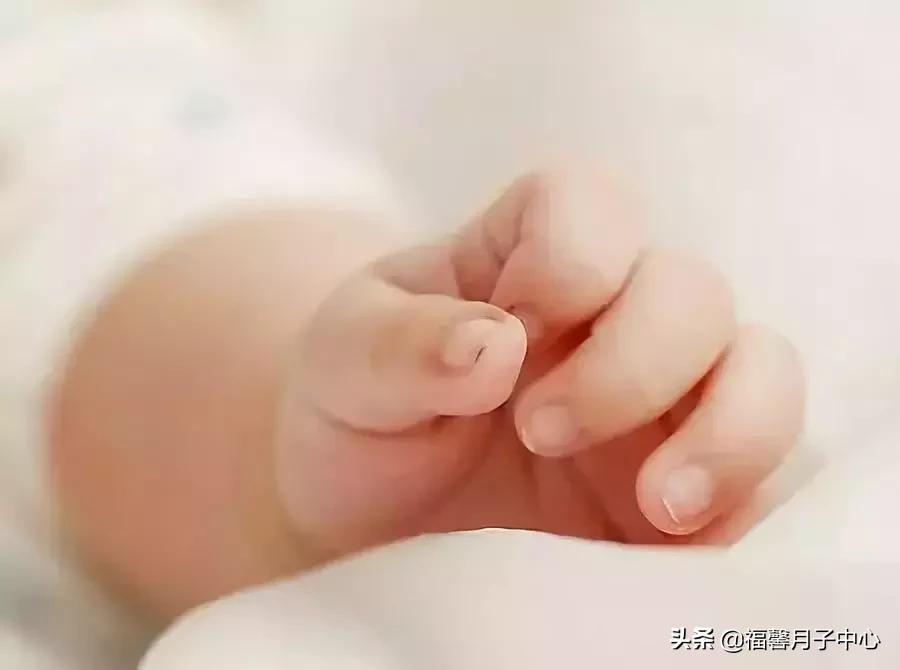 新生婴儿的皮肤怎么那么容易脱皮,月子里宝宝皮肤脱皮怎么护理