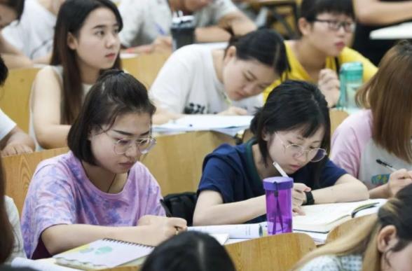 专科生迎来好消息,2022年或免试就读全日制本科,学生半喜半忧