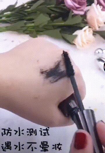 兰蔻黑天鹅睫毛膏压睫毛,cpb睫毛膏和兰蔻睫毛膏哪个好用