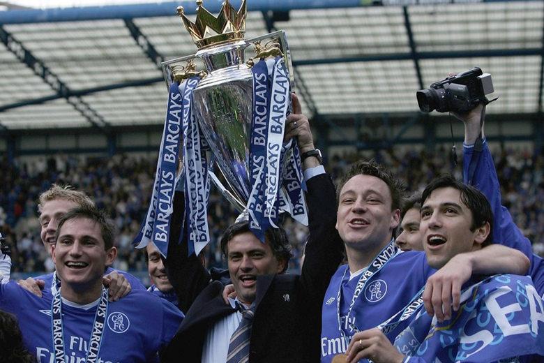 穆里尼奥成为新帅,穆里尼奥是怎么执教曼联的