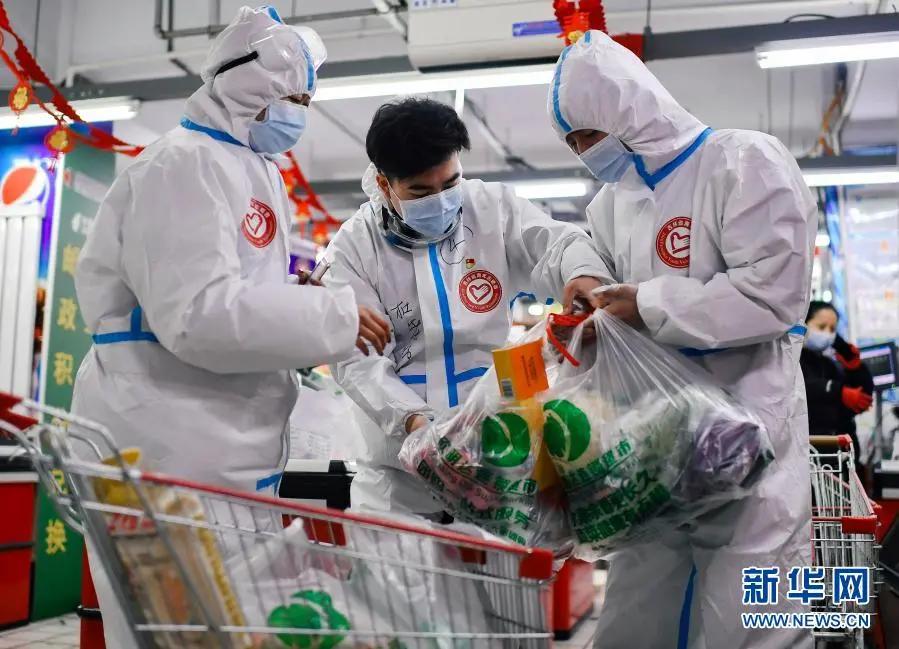 通化志愿者分发食物,通化志愿者连夜送菜