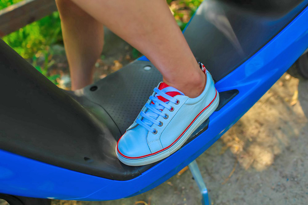 小牛最新电动车测评,小牛军绿色经典款电动车