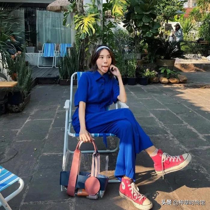 雾霾蓝和克莱因蓝哪个显白,宝蓝跟克莱因蓝哪个显白