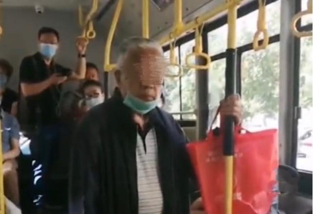 科技的喜与殇：有人成为现实版阿丽塔，有人被赶下公交车