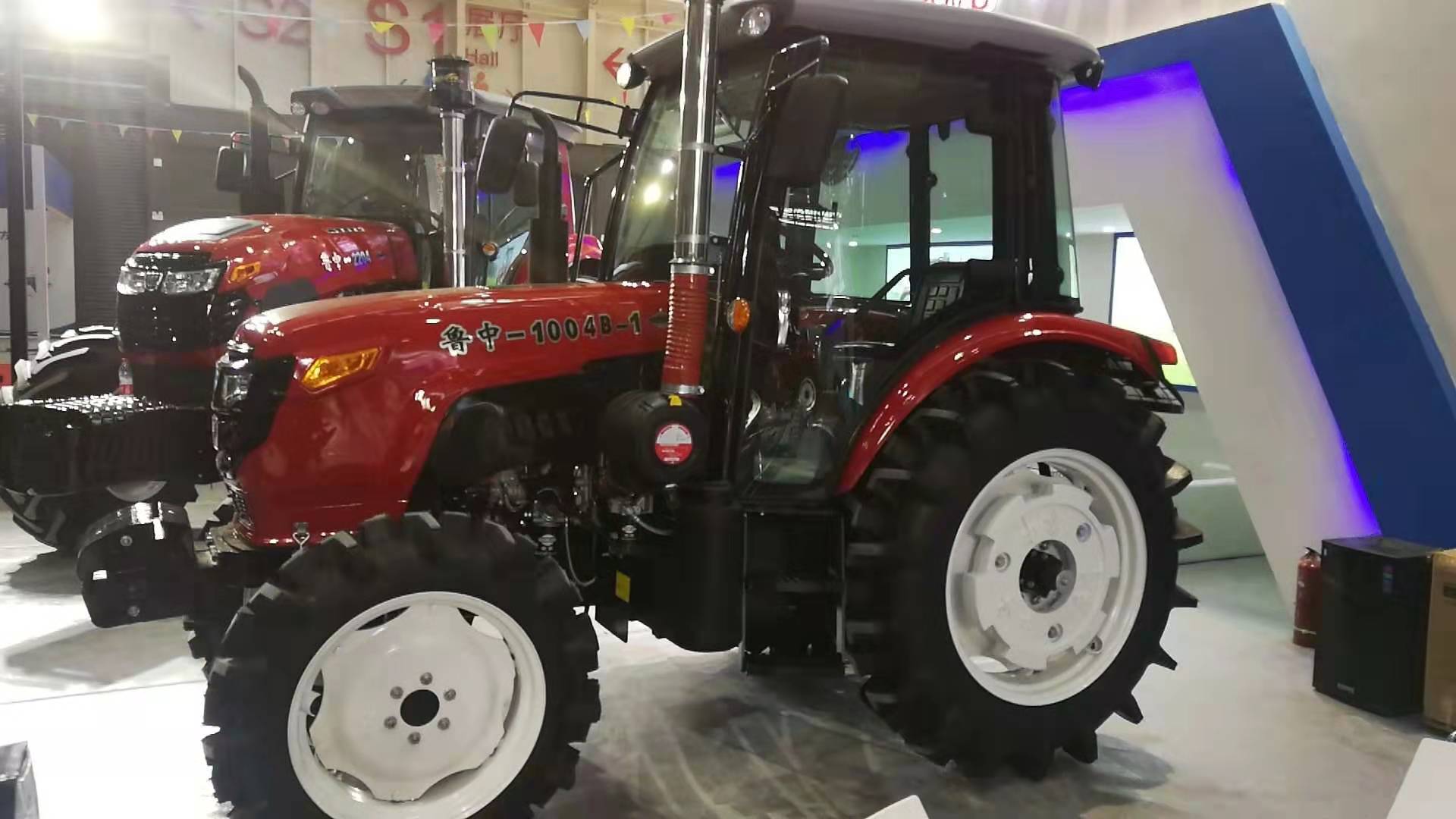 河南拖拉机市场,东方红雷沃迪尔哪个拖拉机最好