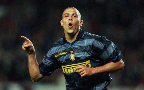 罗纳尔多外星人的称号怎么来的,足坛十大前锋罗纳尔多