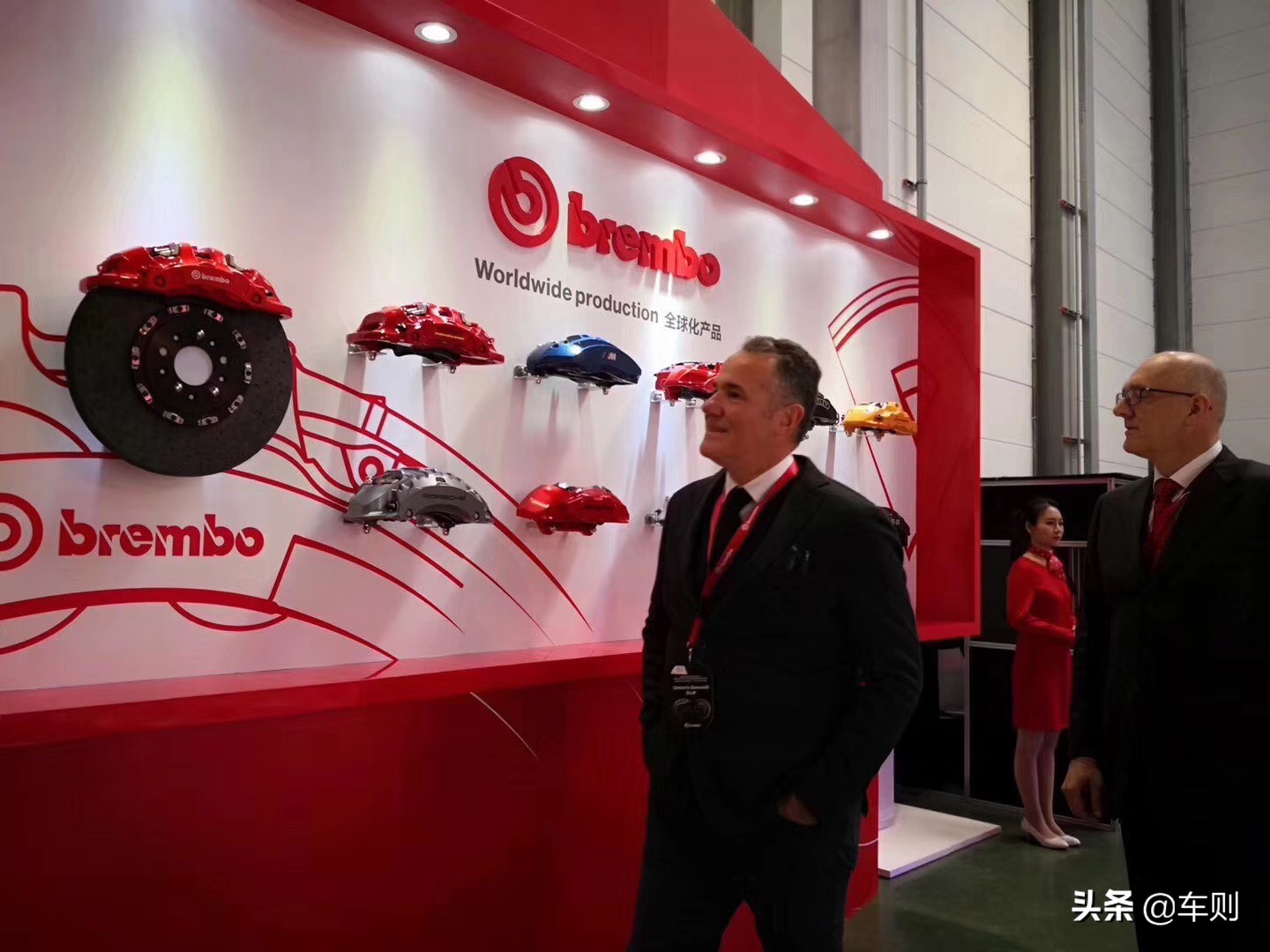 新款特斯拉modely布雷博brembo,布雷博brembo和brembo有什么区别