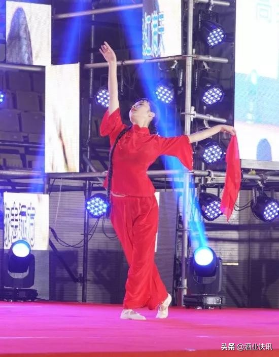 老歌老酒老字号，彩陶坊之夜群星晚会璀璨绽放