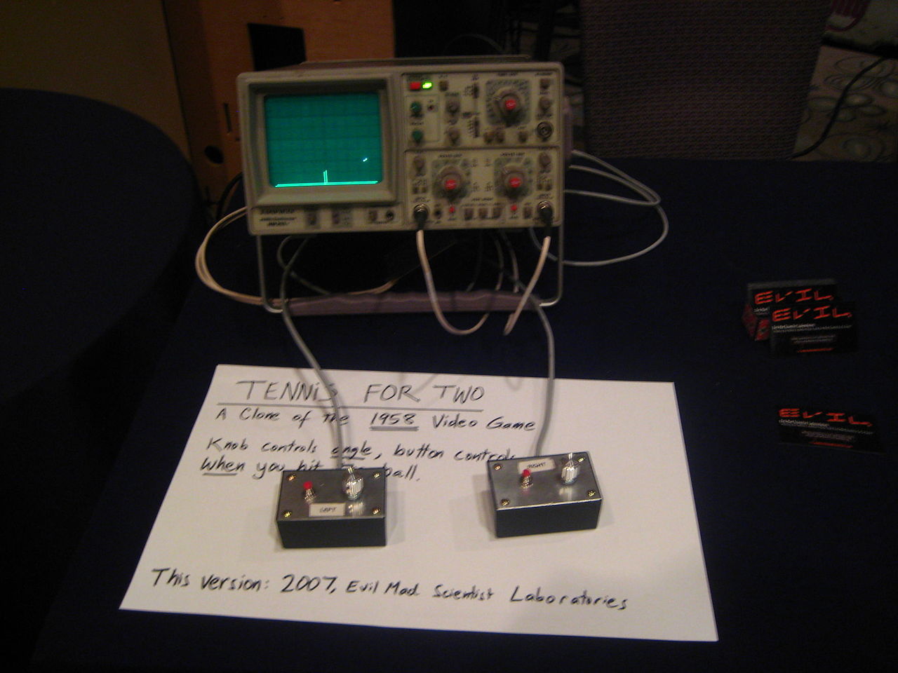 小球的魅力！1977年的古老掌机《Blip》，从双人网球游戏到打砖块