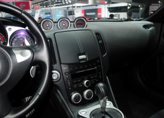 日产370z手动评测,日产新款370z跑车打造