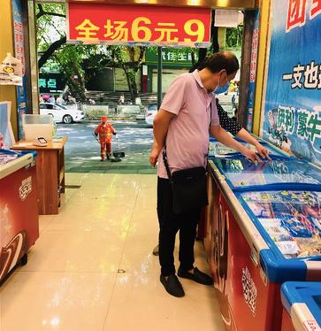 打工一天！揭秘全重庆同个套路的“江苏炒货”如何秒变雪糕批发