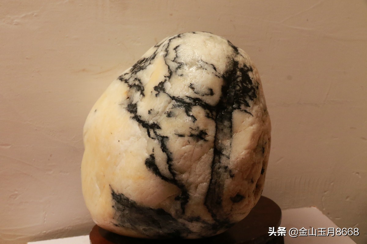 青松奇石园林造景,最好看的山形石奇石