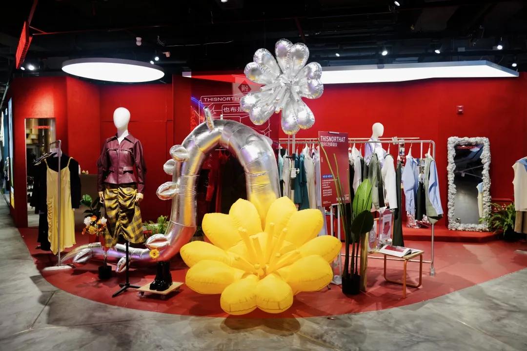 别争了,这条马路才是魔都内卷之王