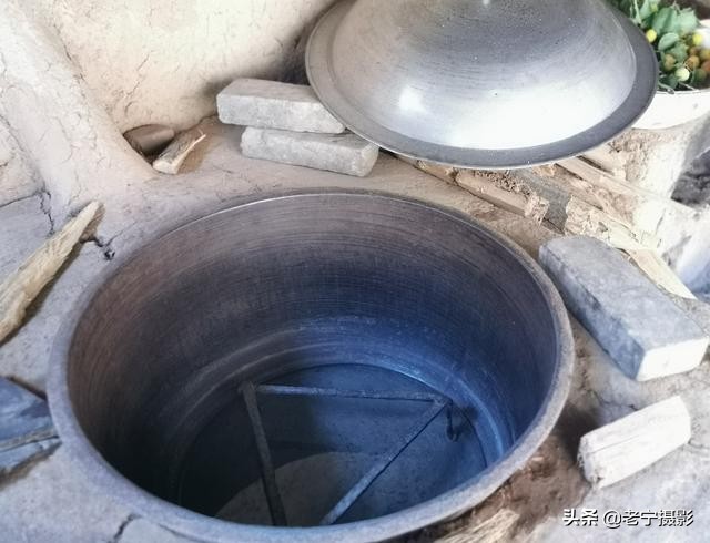 屋檐下接水的水槽叫什么,屋檐下的水桶