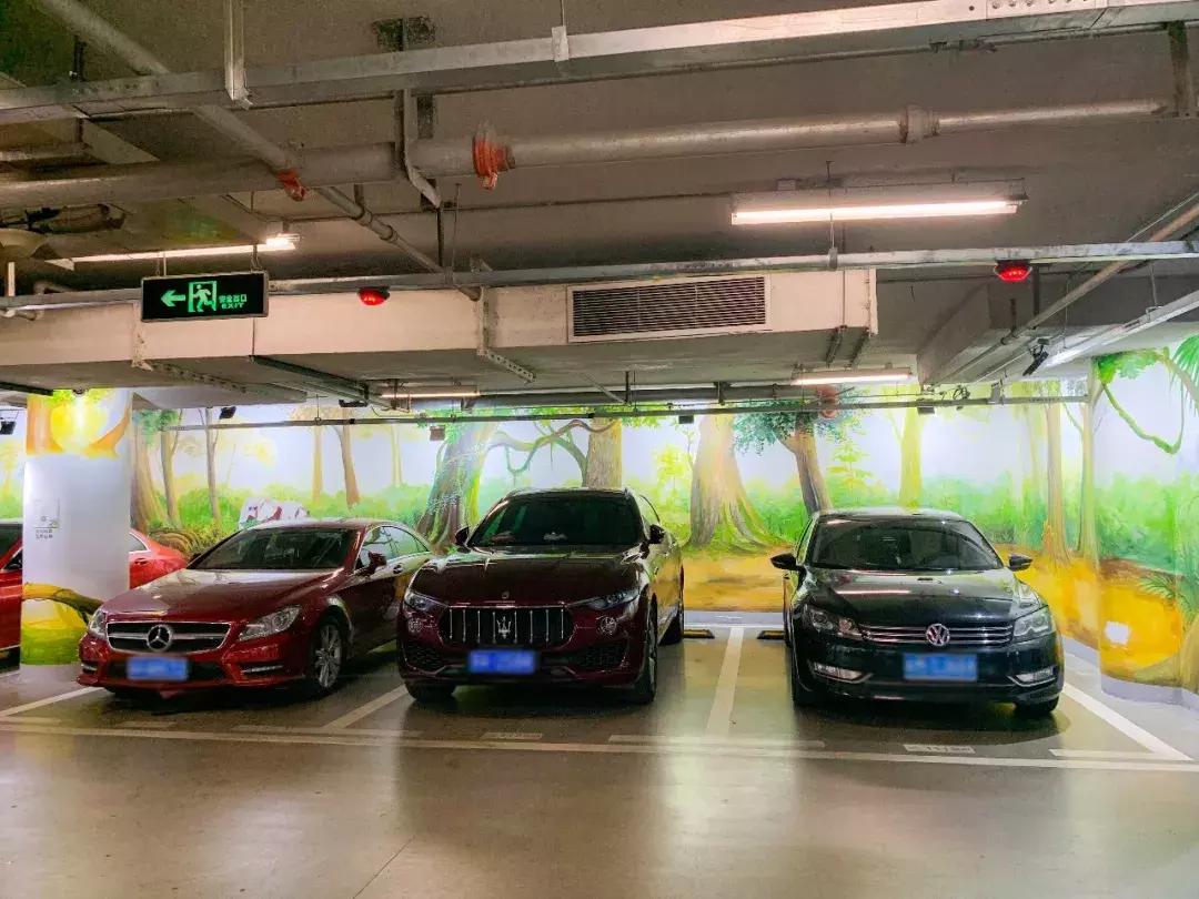 在南京月薪1W，我却停不起车