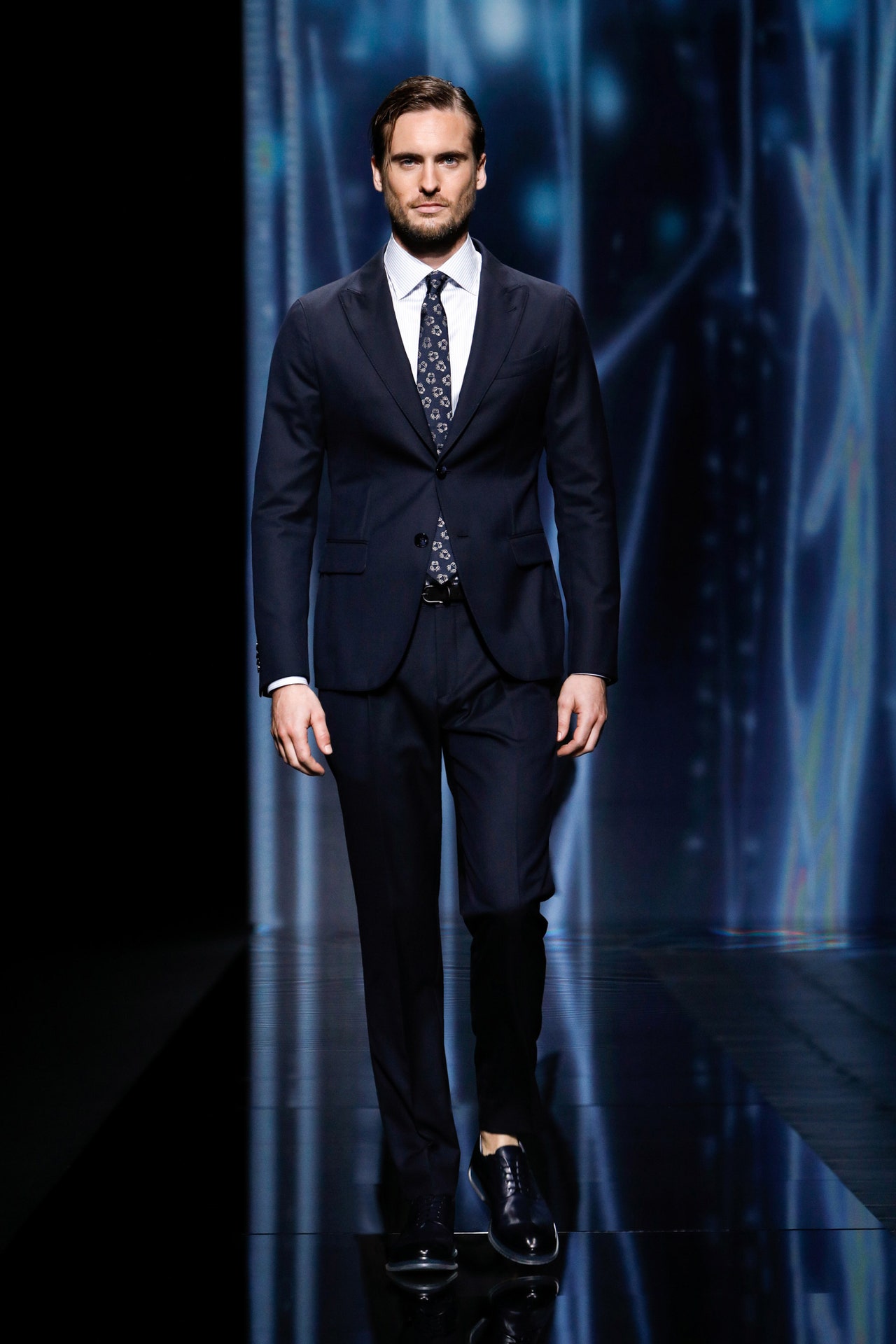 米兰时装周阿玛尼刘诗诗,米兰时装周阿玛尼户外走秀