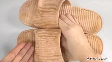 拖鞋也要经常洗,洗拖鞋时撒一把不管多脏