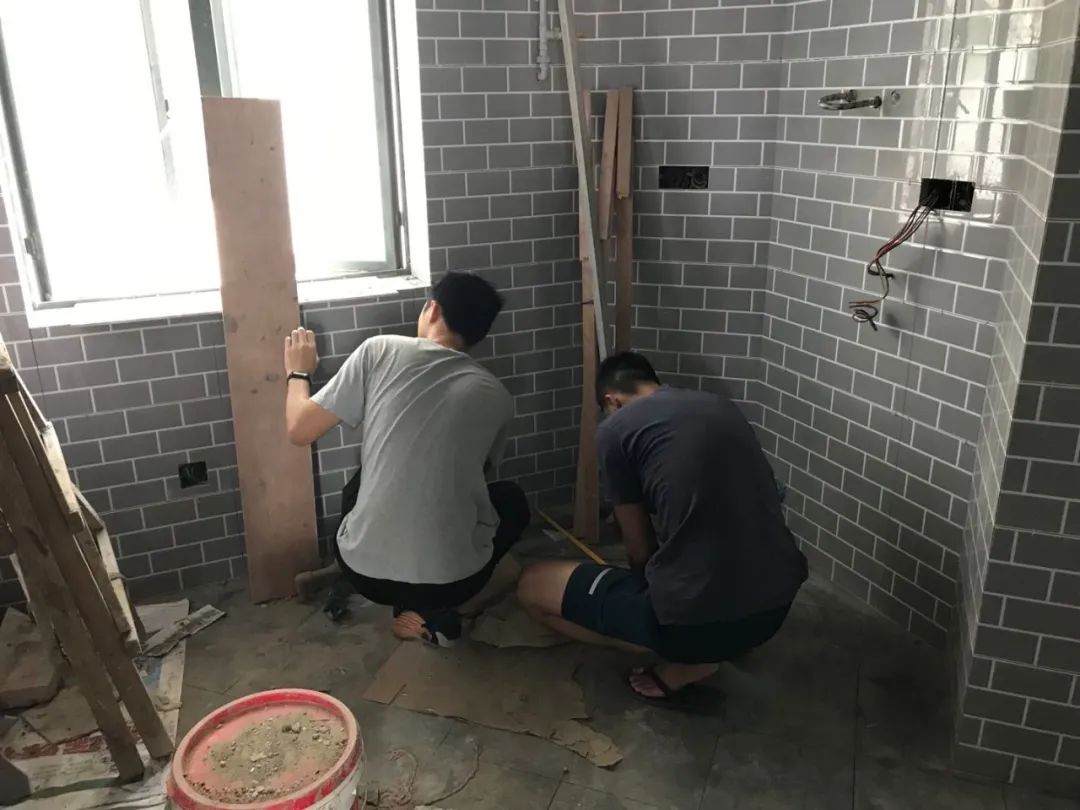 装修是先安装油烟机还是先装吊柜,先装铝扣板吊顶还是先装油烟机