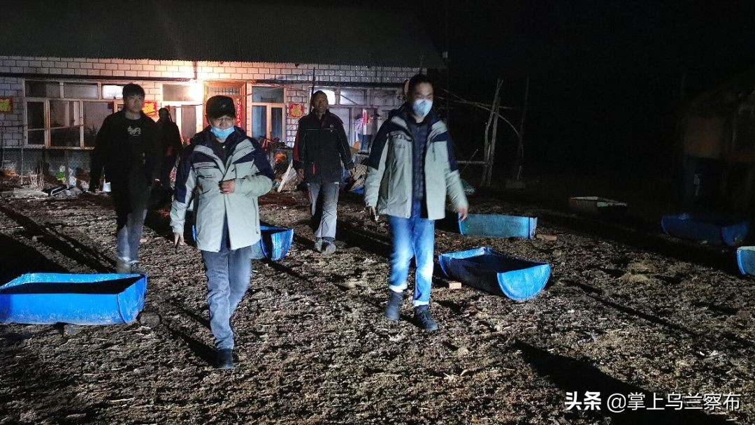 内蒙古通信行业突击小分队雪原急驰10小时帮助学生解决信号问题