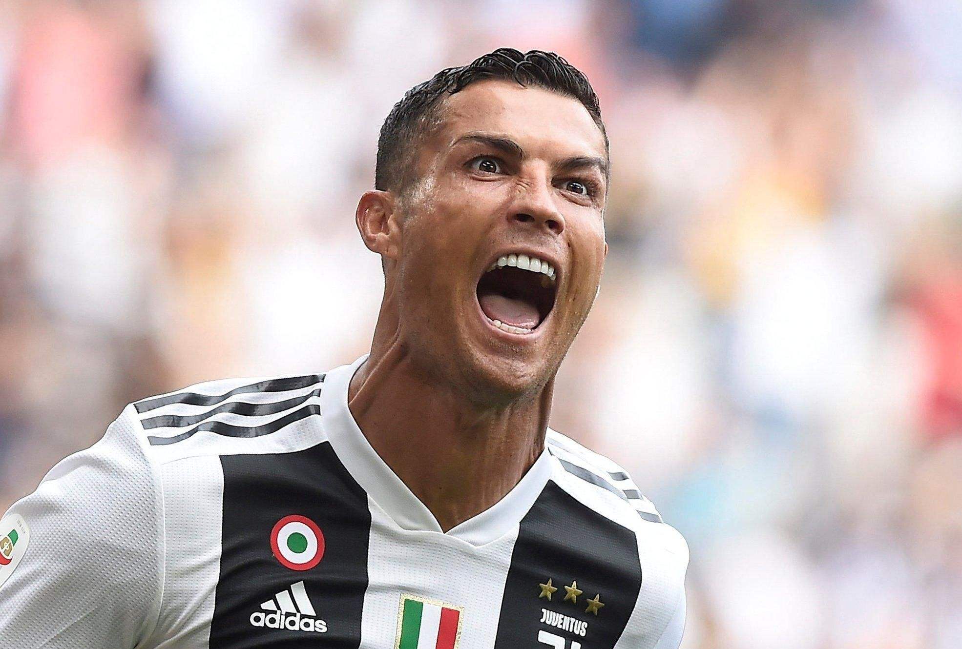 三人相撞,C罗不惧受伤,这样一个“硬汉”C罗,依然让人又爱又恨