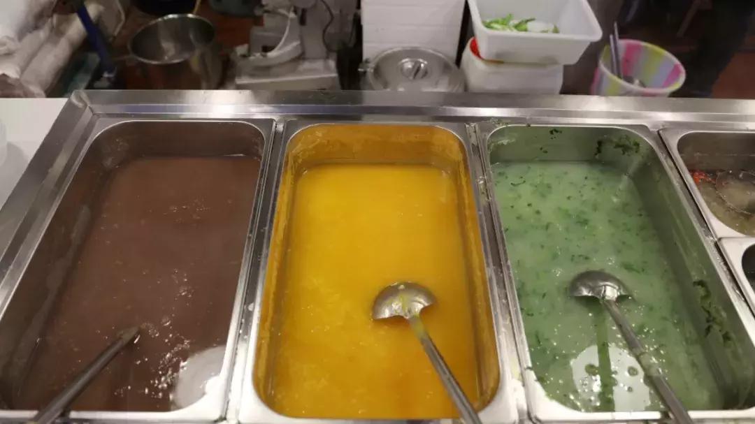 “老板儿，来十个包子，肉的哈~”都江堰人的早晨从这口油滋滋开始，这8家包子店，你最钟意哪家？