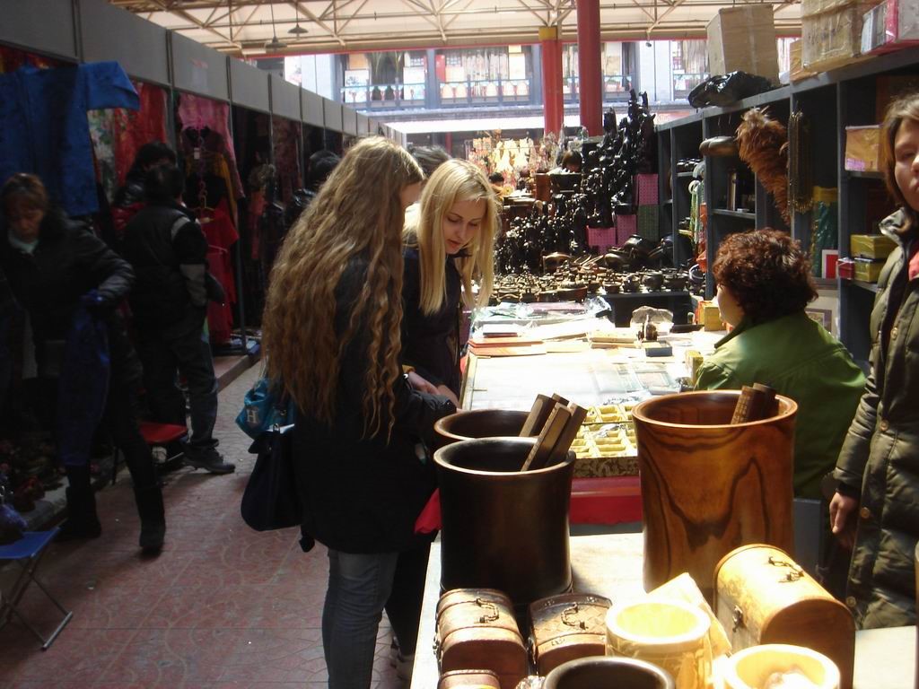 电商加直播,盘核桃的大爷也要剁手了