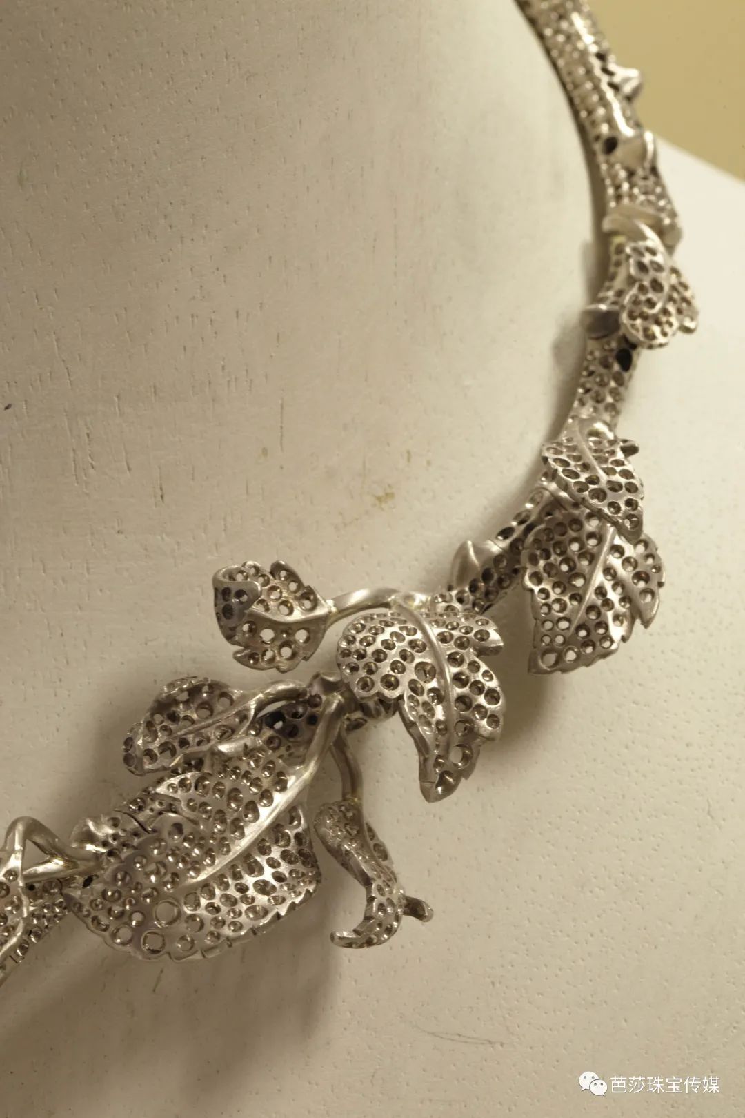 《三十而已》中卖了百万的珠宝真的是高订吗？看看真正的高订珠宝什么样