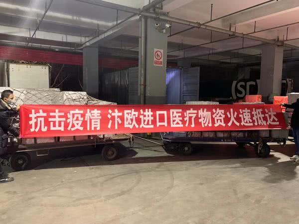 “人肉”从柬埔寨带回300多万只口罩，跨境采购者每天只睡3小时