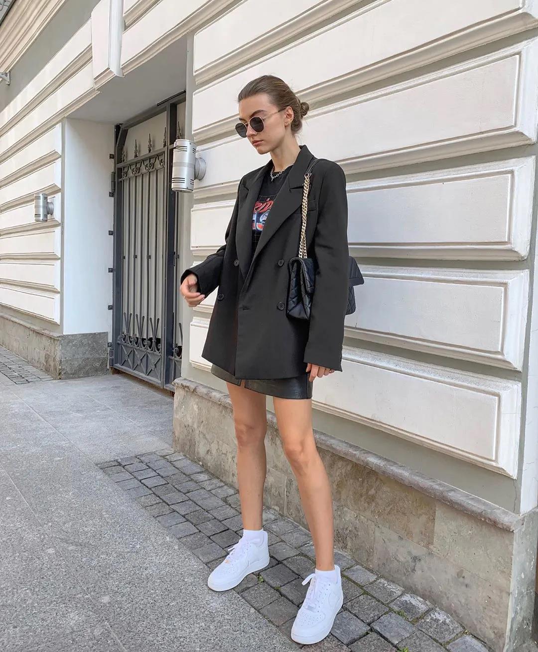 穿牛仔裤时腿太肥了怎么减,牛仔裤如何穿显腿细小女