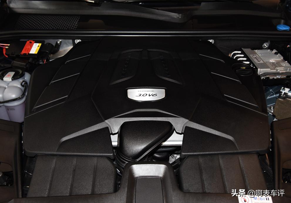 想买豪华SUV?保时捷Cayenne也不错,配3.0T+V6引擎,还带四驱