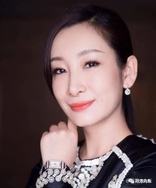 “最丑影后”秦海璐：豪门男友被李湘抢走！她到底经历了什么？